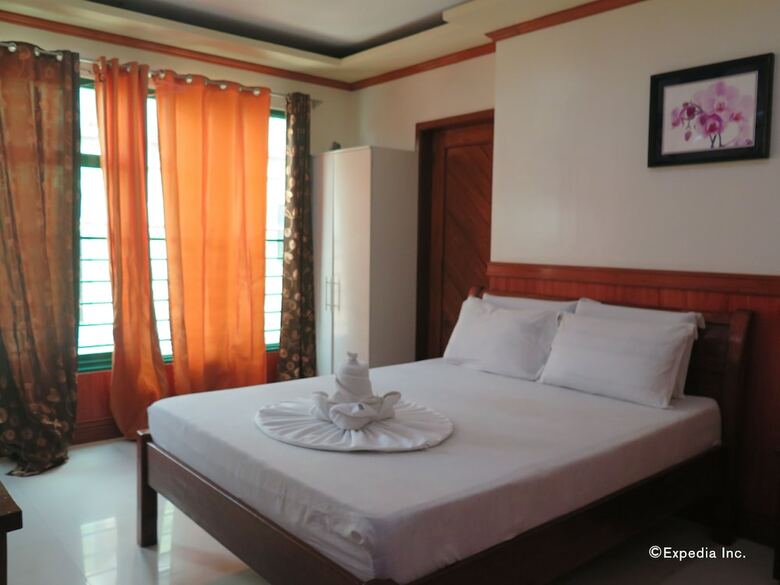Garnet Hotel