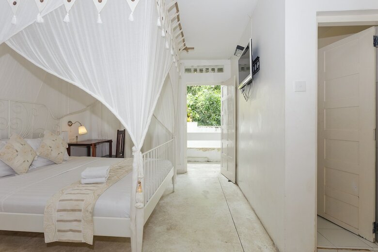 Royce Boutique Hotel