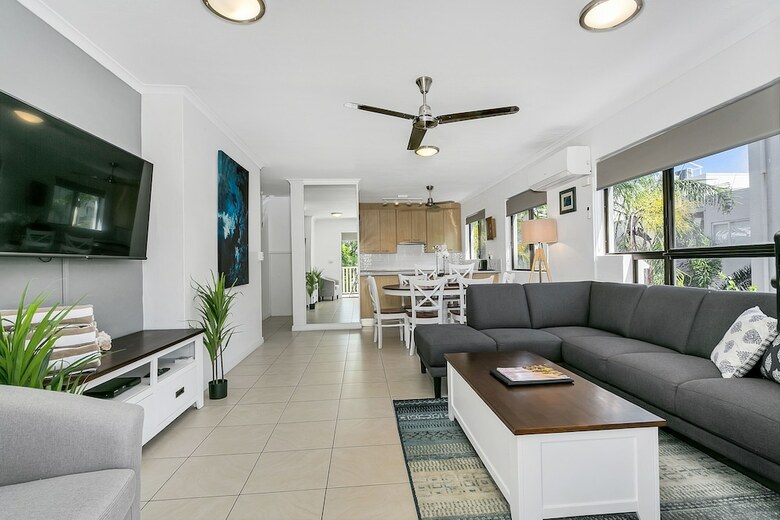 Seascape Holiday-tropical Reef Apartment
