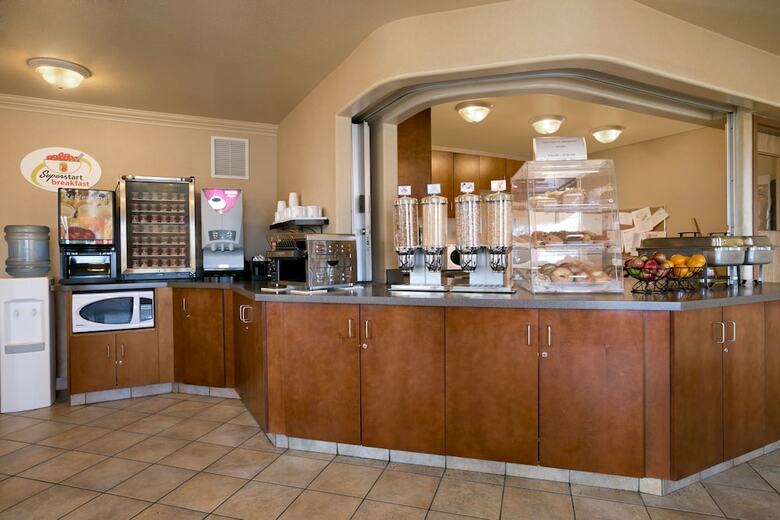 Hotel Super 8 By Wyndham Fort Nelson Bc