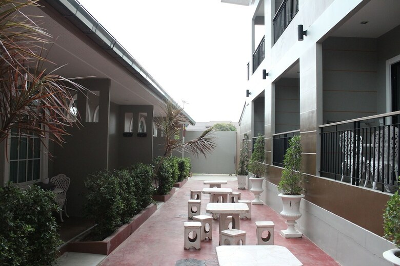 Hotel Bee Orchid Pool Villa