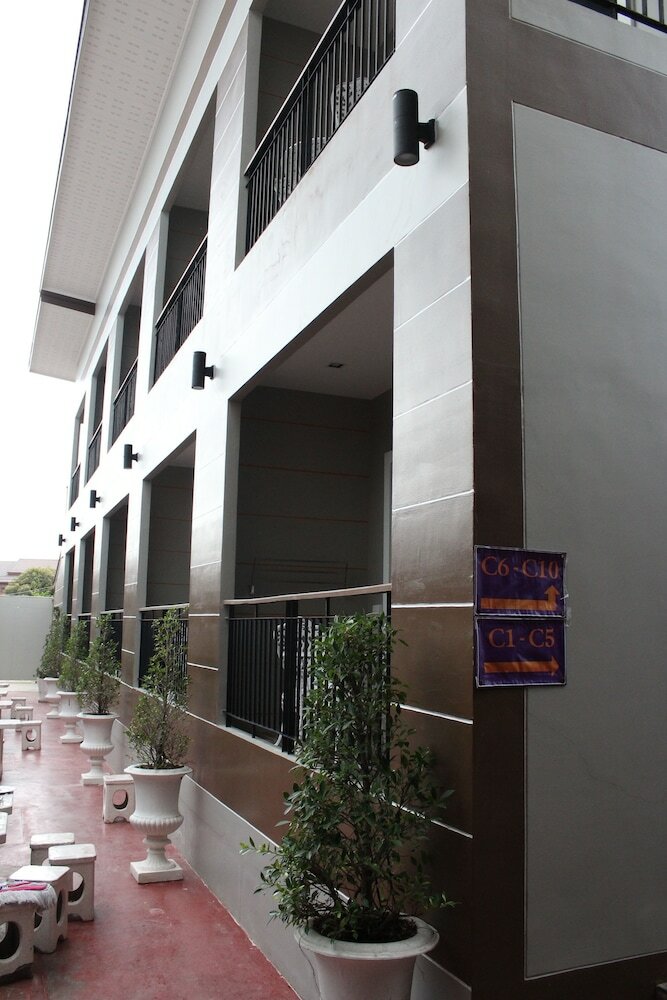 Hotel Bee Orchid Pool Villa