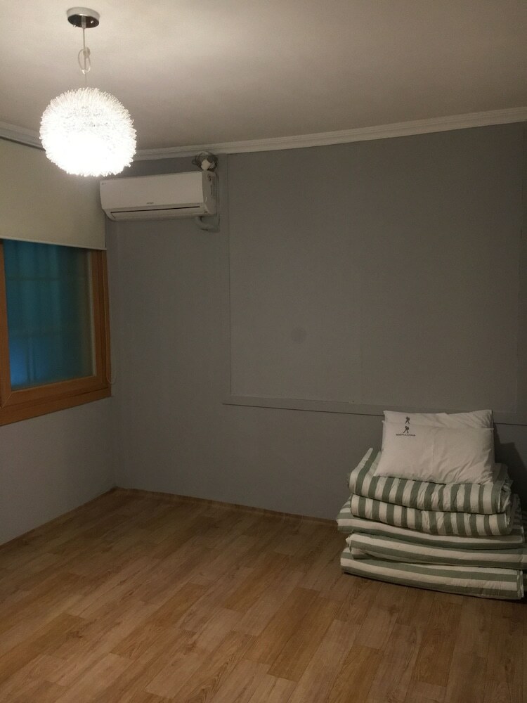 Hostal Backpackers In Yeosu - Hostel