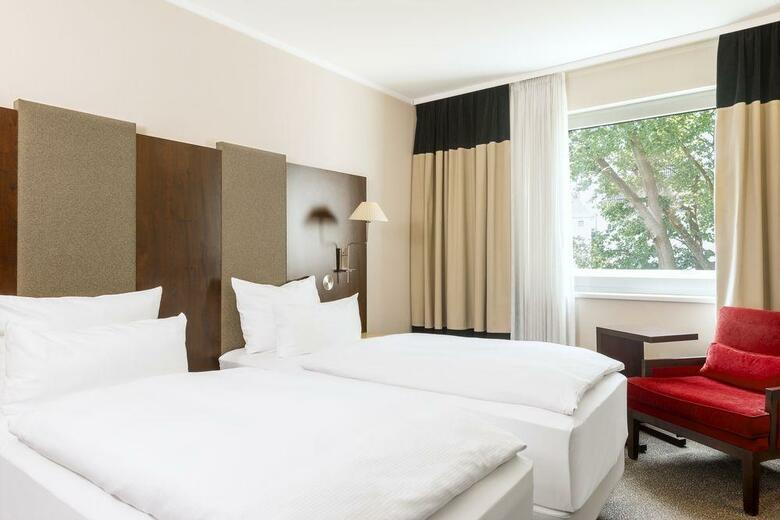 Hotel NH D�sseldorf City-nord