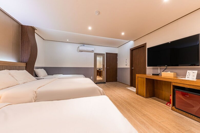 Friendly Dh Naissance Hotel By Mindrum Group