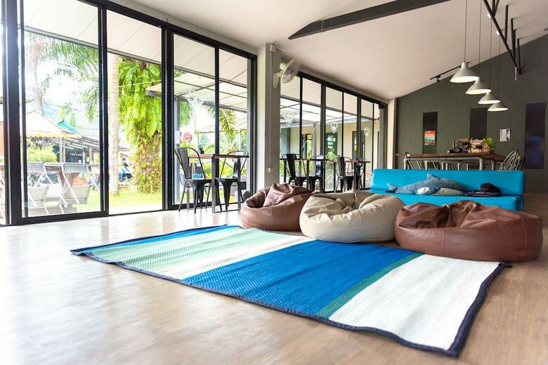 Hostal Monkey Dive Hostel Khaolak