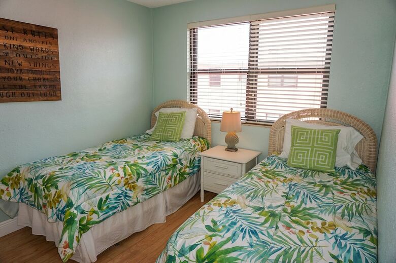 Hotel Gulf Winds Beach Resort