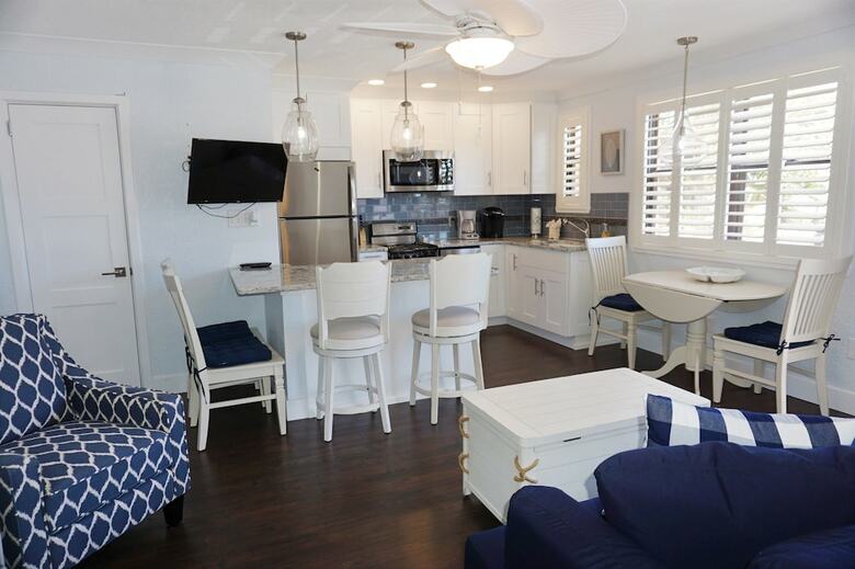 Hotel Gulf Winds Beach Resort