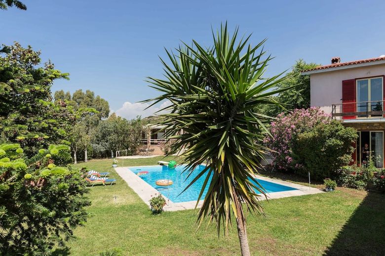 Dream Holidays In A Luxurious Garden Pool Villa