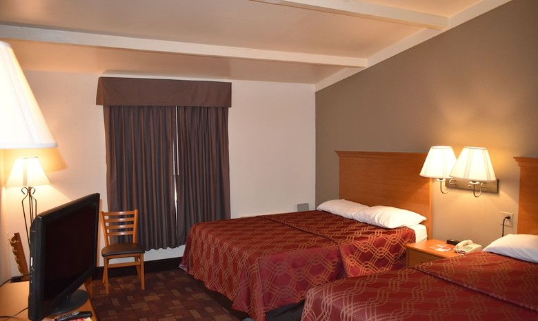 Hotel Skybridge Inn & Suites