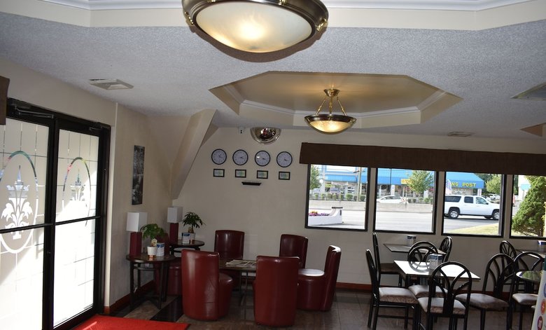 Hotel Skybridge Inn & Suites