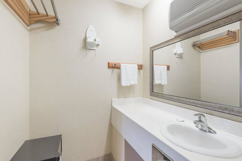 Hotel Howard Johnson By Wyndham Rocky Hill