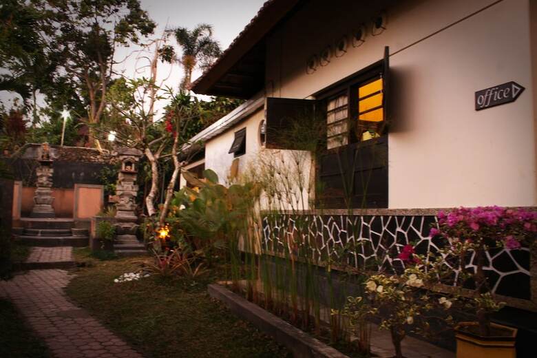 Hotel Guru Ratna Homestay