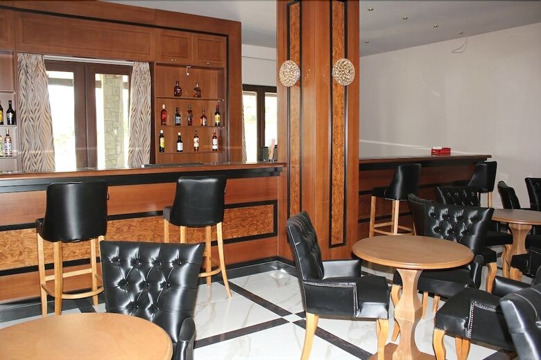 Grand Meteora Hotel