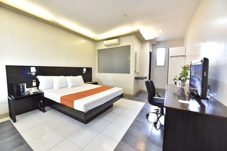 Hotel Batangas Country Club
