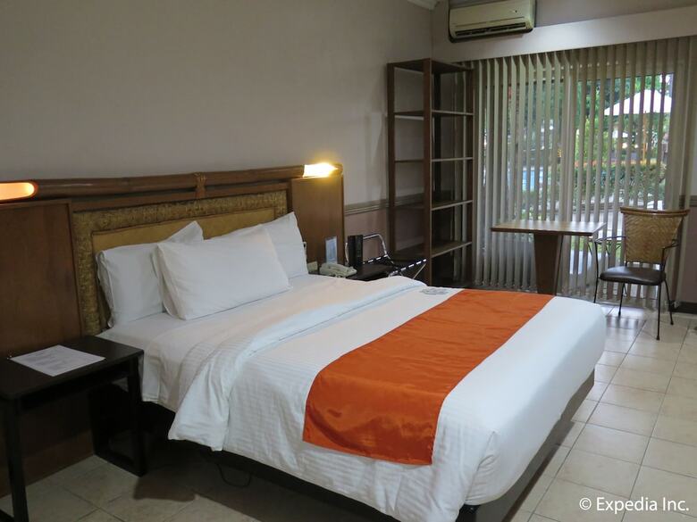 Hotel Batangas Country Club
