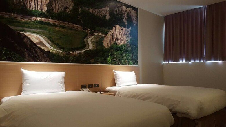 Chii Lih Hotel - Kaohsiung Love River