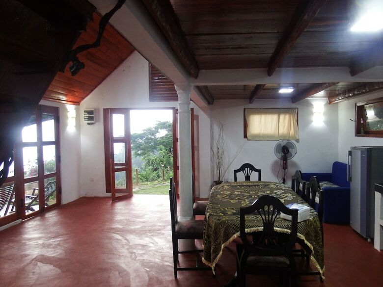 Welikande Hotel And Trekking Center