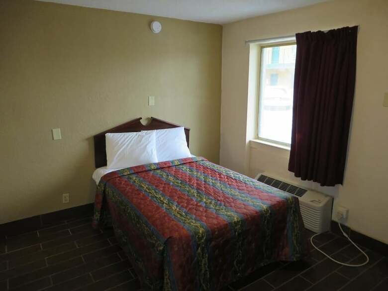 Hotel Budgetel Inn & Suites