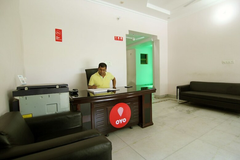 Oyo 9008 Hotel Jmd Inn