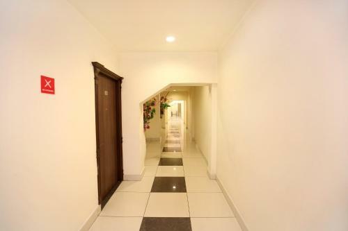 Oyo 12989 White Diamond Hotel