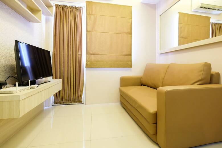 Easy Access To Mall Green Pramuka Apartment