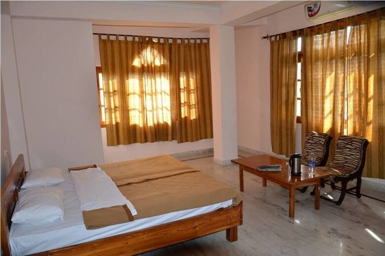 Hotel Atul Regency