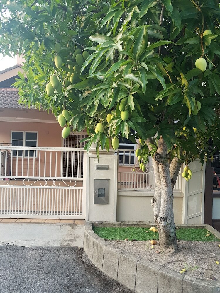 Aisyamyra Homestay