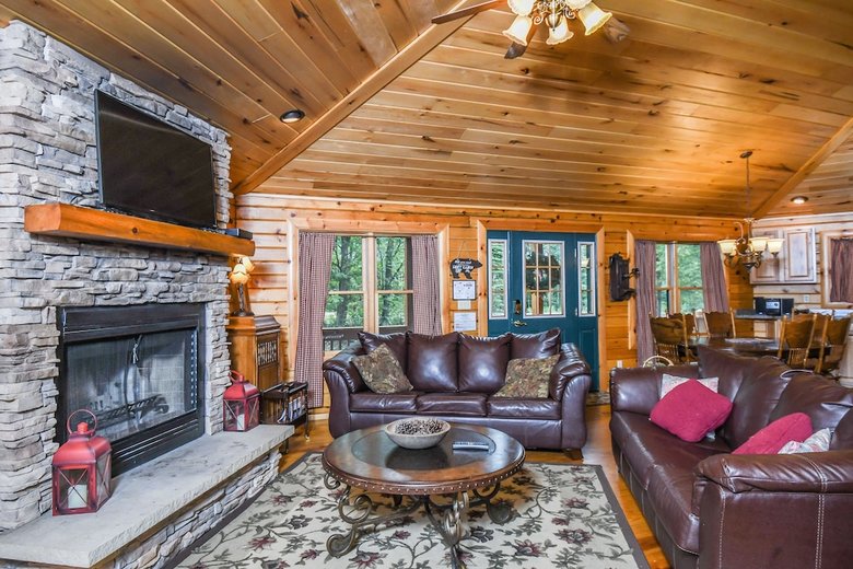 Cozy Cabin 4 Bedroom House