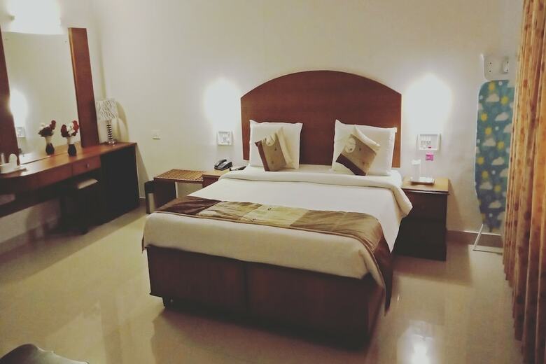 Oyo 19742 Hotel Dona Castle