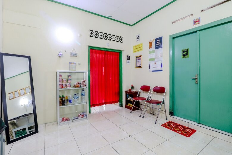 Hostal Bahagia Sederhana Home Stay - Hostel