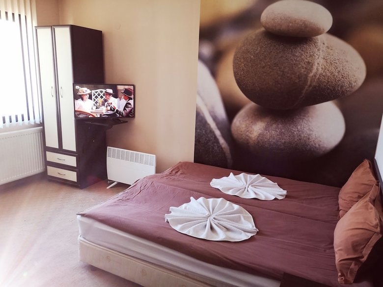 Riskyoff Hotel