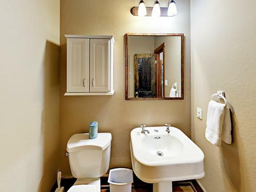 20001 Hamilton Pool Road Home