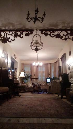 Hostal Retro - 19th Century Guest House