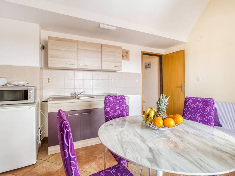 Modern Apartment In Punat With Balcony