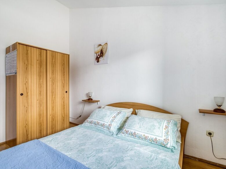 Modern Apartment In Punat With Balcony