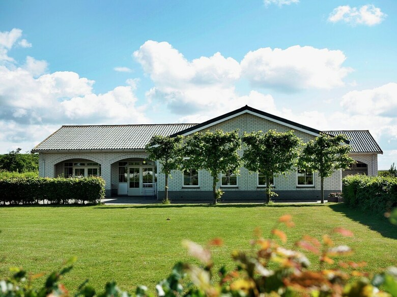 Spacious Home, Just 1 Km From The North Sea Beach