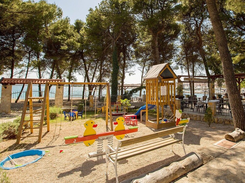 Well-kept Apartment With AC Just 12km From Sibenik