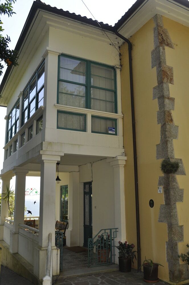 Hostal Albergue Tur�stico Alvarella