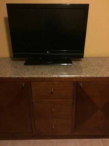 Hotel Dragon Inn & Suites