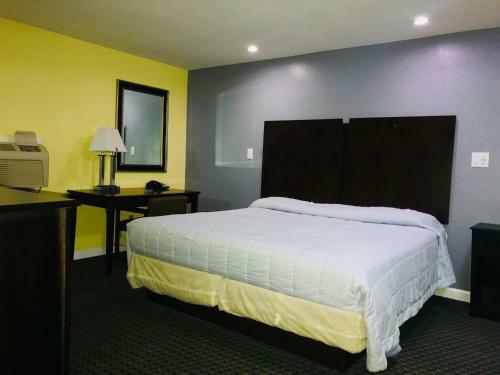 Chisholm's Motor Inn