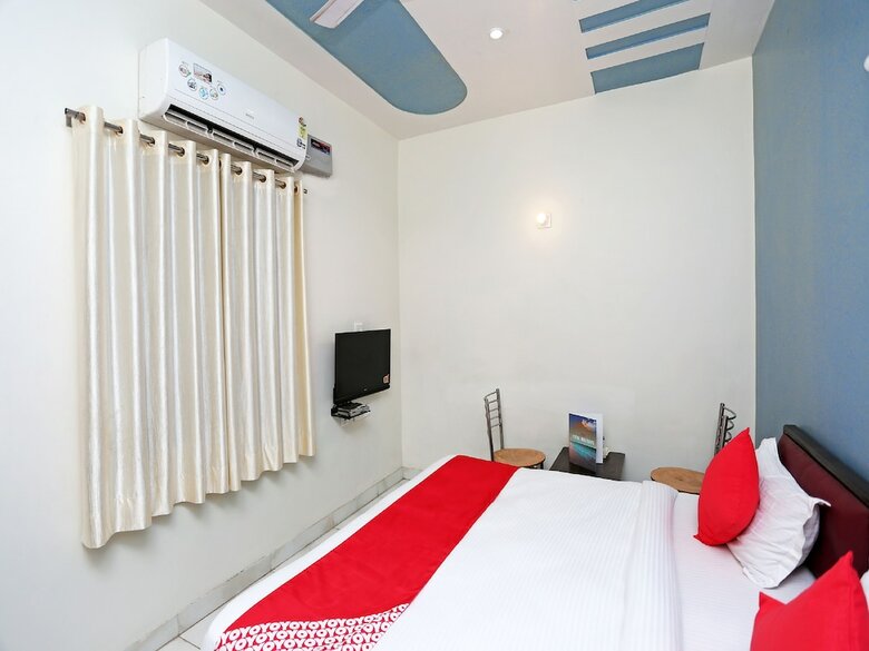 Oyo 17066 Hotel Pushpa Palace