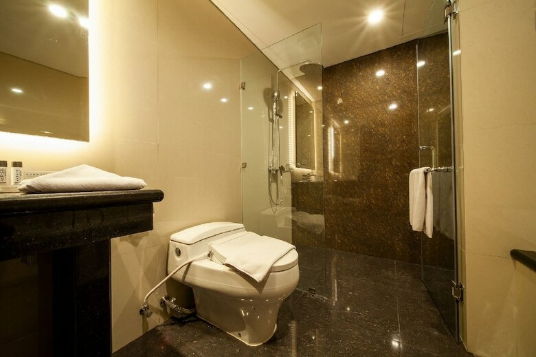 Avenzel Hotel & Convention Cibubur