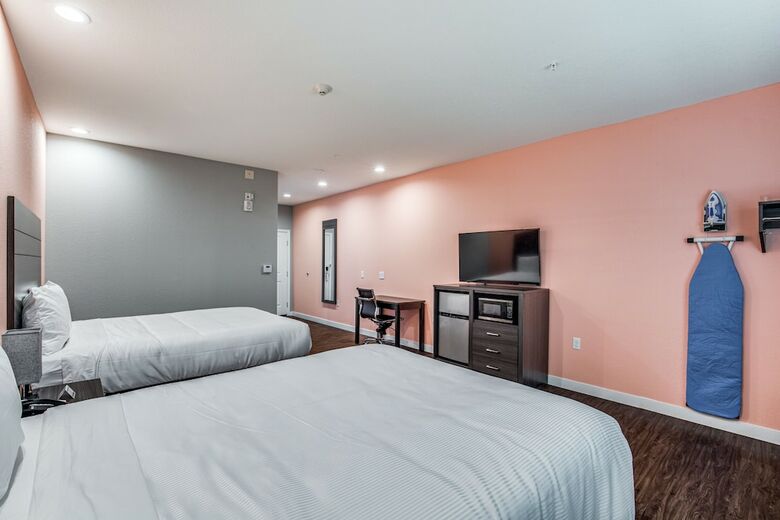 Hotel Scottish Inn & Suites