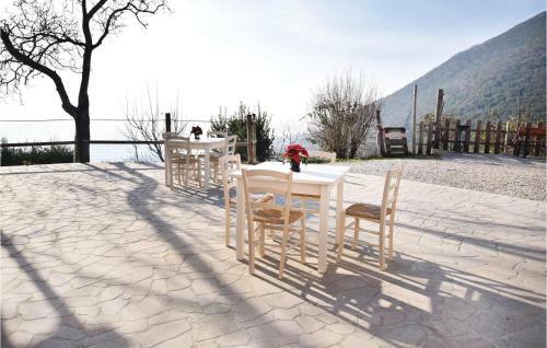 Three-bedroom Apartment In Valnogaredo (Pd)