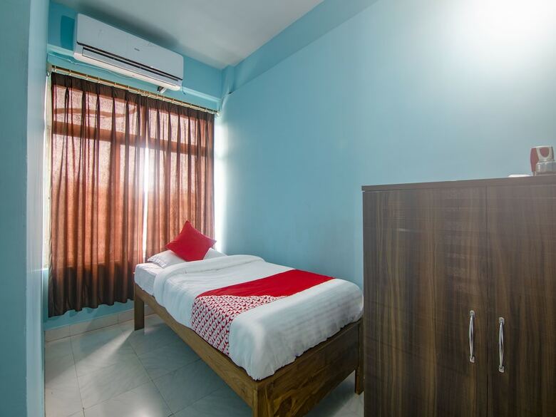 Hotel Oyo 14737 Lg Towers