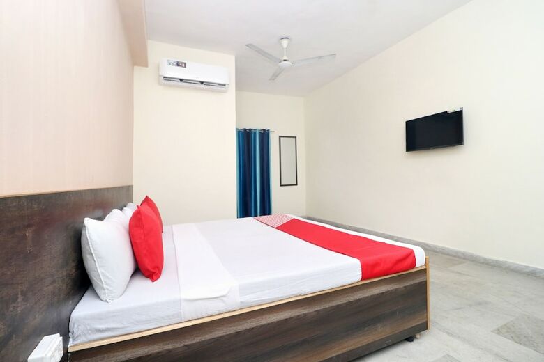 Oyo 18570 Hotel Jazz
