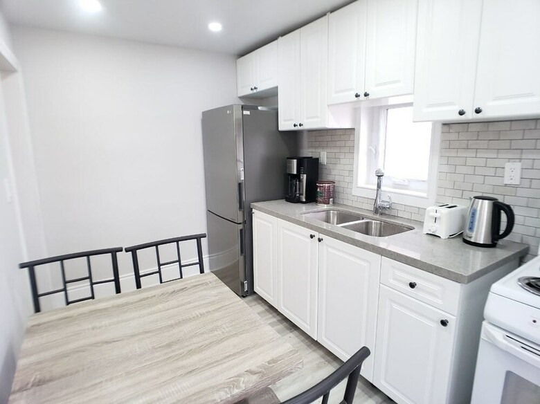King Bed Home With Park View