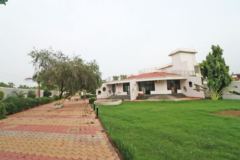 Hotel Oyo 45787 Mangalam Resort