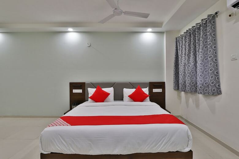 Hotel Oyo 30641 Crystal Service Apartments